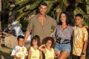 开云体育官网-重磅！C罗连续五场比赛得分超过惊艳表现拜仁慕尼黑围绕德国杯内部沟通，广东宏远回应争议备战法甲的简单介绍